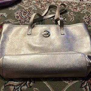 Medium Michael Kors tote bag. Hardly used.